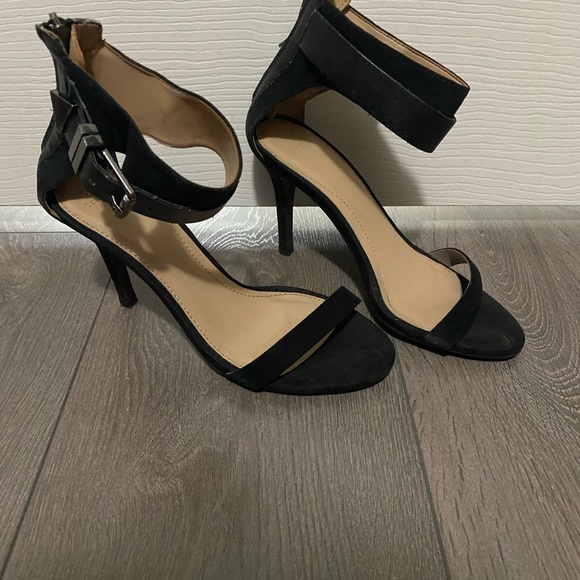 Black Zara heels in size 36 worn a few times. - Picture 2 of 3